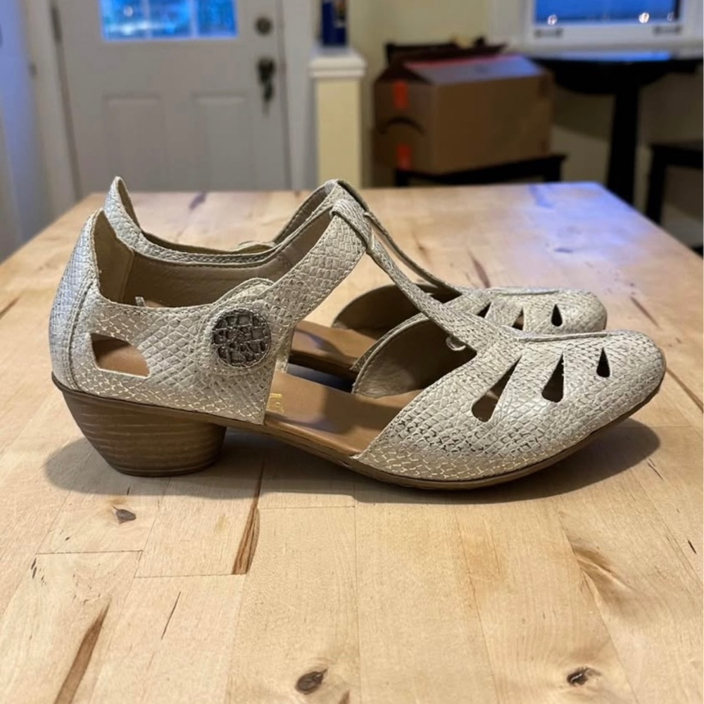 Rieker Mirjam 50 size 39 velcro T-strap 1" heel silver leather sandal